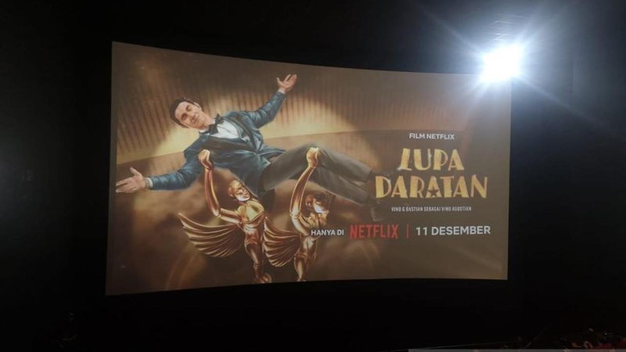 Eksplorasi Komedi Ernest Prakasa dalam Film Lupa Daratan: Vino G. Bastian Hadapi Krisis Akting