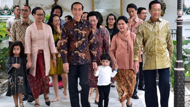  Batik  Pilihan Jokowi  Saat Berkunjung ke Keraton Yogyakarta 