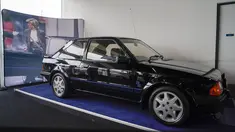 Mobil Ford Escort RS Turbo Series 1 milik mending Putri Diana, Princess of Wales, terlihat saat preview lelang di sirkuit Silverstone, di Northamptonshire, Inggris, Jumat, 26 Agustus 2022. Mobil tersebut masih memiliki nomor registrasi aslinya, WEV 297W. Cat dan joknya juga asli. (AP Photo/Alberto Pezzali)