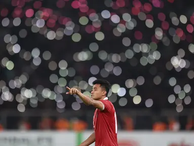 Pemain Timnas Indonesia, Asnawi Mangkualam saat menghadapi Thailand dalam laga matchday ketiga Grup A Piala AFF 2022 di Stadion Utama Gelora Bung Karno, Senayan, Jakarta, Kamis (29/12/2022) sore WIB. (Bola.com/Bagaskara Lazuardi)
