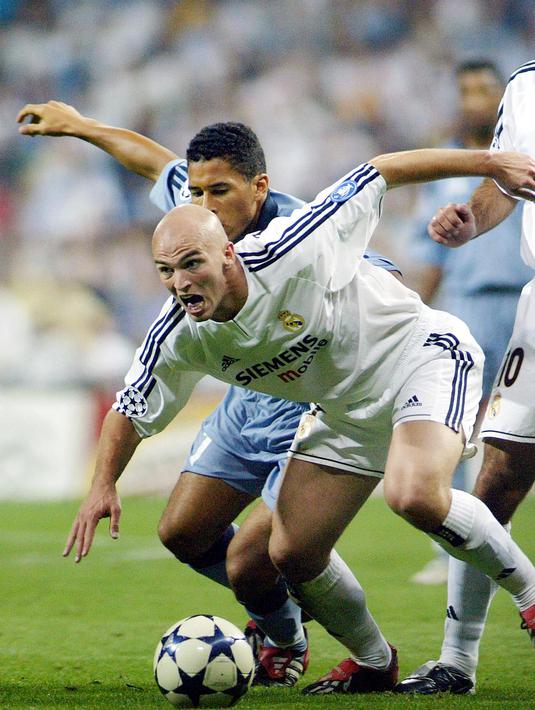 Esteban Cambiasso dua kali berkostum Real Madrid tahun 1996 dan 2002. Dua musim di Madrid memberikan gelar Piala Super Eropa dan Piala Interkontinental (2002), La Liga dan Piala Super Eropa (2003). (AFP/Javier Soriano)