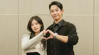 Jung So Min dan Jung Hae In dalam reading drakor Love Next Door. (tvN via Soompi)