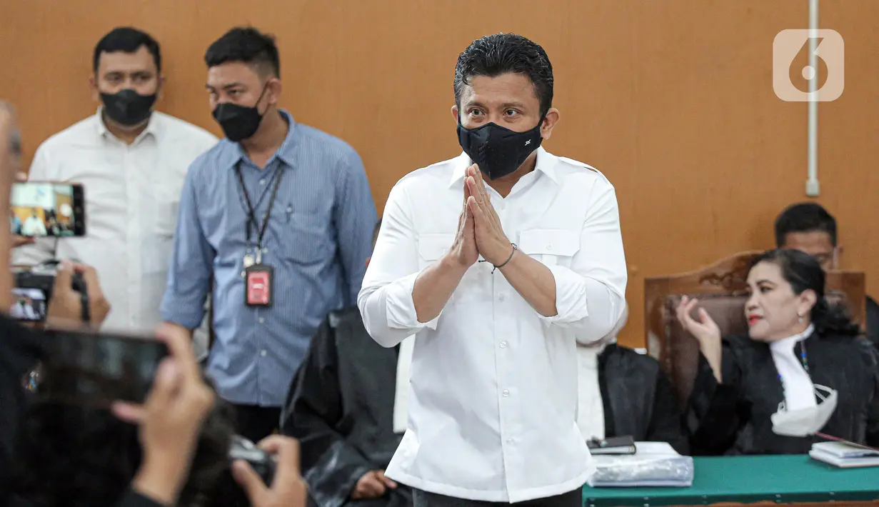 Terdakwa kasus pembunuhan berencana terhadap Brigadir Nopriansyah Yosua Hutabarat atau Brigadir J, Ferdy Sambo tiba untuk menjalani sidang pembacaan putusan sela majelis hakim di Pengadilan Negeri Jakarta Selatan, Jakarta, Rabu (26/10/2022). Majelis Hakim Pengadilan Negeri Jakarta Selatan resmi menolak nota keberatan atau eksepsi terdakwa Ferdy Sambo terkait kasus dugaan pembunuhan berencana Brigadir J. (Liputan6.com/Faizal Fanani)