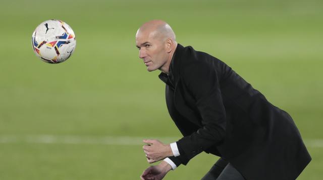 Pelatih kepala Real Madrid Zinedine Zidane pada laga Liga Spanyol antara Real Madrid melawan Alaves di stadion Alfredo di Stefano di Madrid, Spanyol, Sabtu, 28 November 2020. (Foto AP / Bernat Armangue)