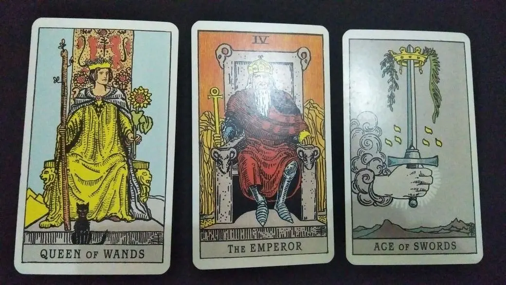 Tebaran kartu tarot hari ini oleh Lidia Pratiwi. (Sumber foto: Lidia Pratiwi/Bintang.com)