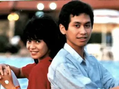 Addie MS dan Memes, salah satu pasangan selebritas paling langgeng di dunia hiburan Tanah Air. Selasa (13/9/2022), keduanya merayakan ulang tahun penikahan ke-35. Memperingati momen ini, Addie MS mengunggah 10 foto kenangan bersama istri tercinta. Ada pula foto jadul saat mereka bersama kedua anak, Kevin Aprilio dan Tristan Juliano. (Foto: Dok. Instagram @addiems)
