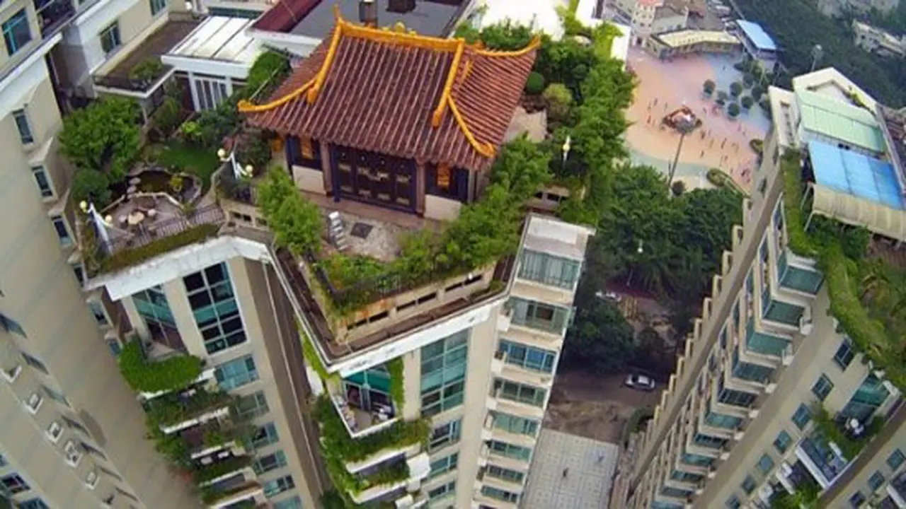 Kuil Megah Dibangun di Atas Apartemen Tinggi, Aneh atau Unik?
