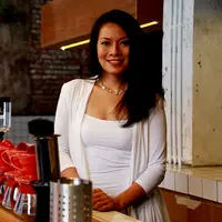 Dewi Lestari dalam penggarapan klip Dongeng Secangkir Kopi (Foto: Wimbarsana/Bintang.com)