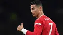 <p>Cristiano Ronaldo layak menjadi pengganti Maguire sebagai kapten Manchester United. Meski baru bergabung di skuat asuhan Ole Gunnar Solskjaer, Ronaldo telah memiliki pengalaman sebagai kapten di Real Madrid dan Juventus. Ia juga memiliki pengaruh besar di Old Trafford. (AFP/Paul Ellis)</p>