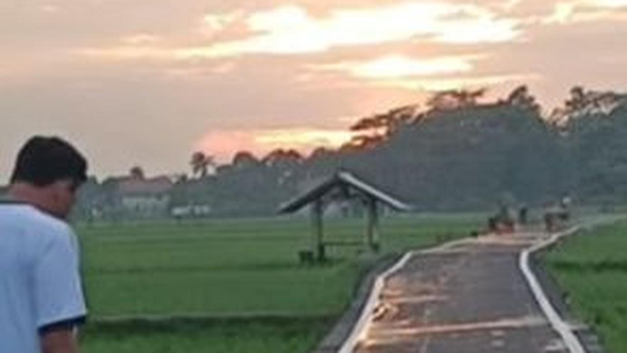 Jalan di Kampung Ini Bersih dan Mulus Banget Karena Sering Dipel, Viewnya Menakjubkan Bikin Melongo