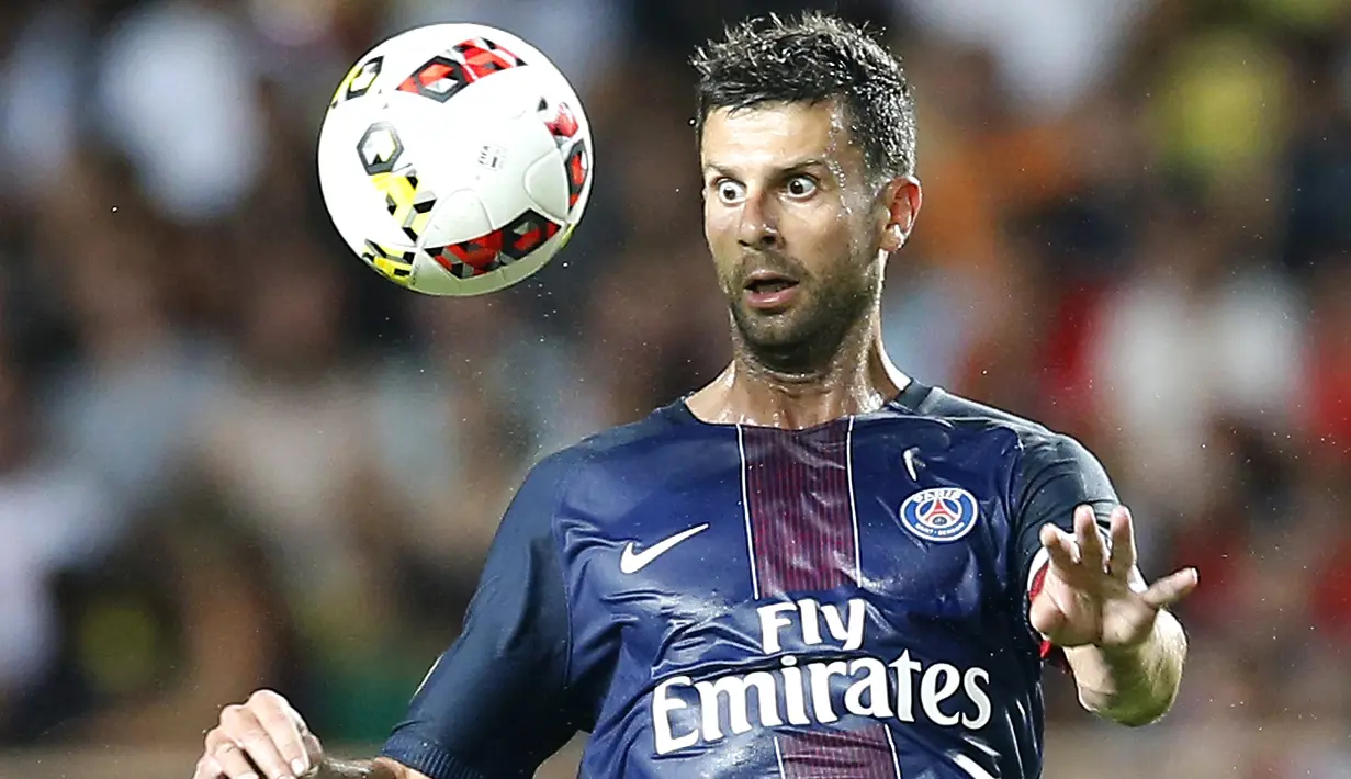 Thiago Motta merupakan salah satu pilar kebangkitan Paris Saint-Germain (PSG) beberapa musim terakhir. Usia diyakini menjadi alasan PSG tidak  memperpanjang kontraknya yang berakhir pada 30 Juni 2017. (EPA/Sesbastien Nogier)