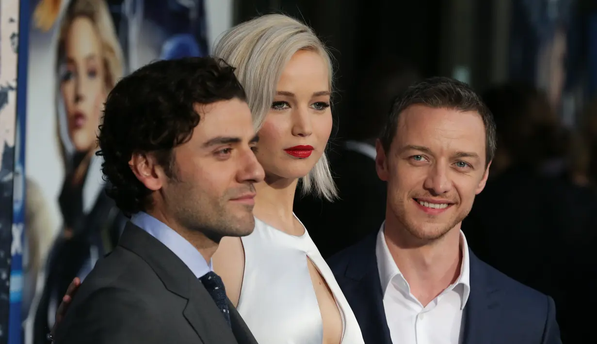 Sebelumnya tahun 2013, Jennifer Lawrence terjatuh saat akan menerima penghargaan sebagai Best Actress dalam Academy Awards pada tahun 2013. Ia tersrimpet gaun yang dikenakannya. (Bintang.com/ AFP)