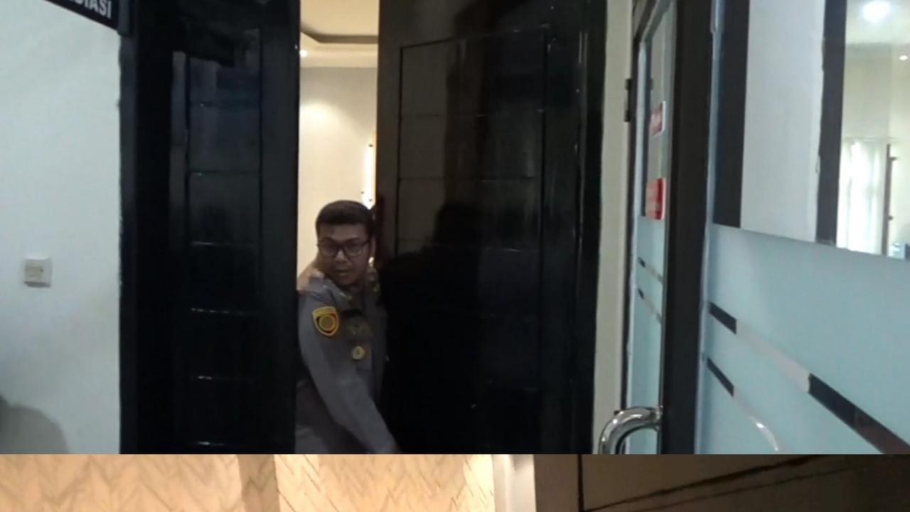 Supriyani guru honorer di Konawe Selatan, menjalani sidang perdana di PN Andoolo Konawe Selatan Kamis (24/10/2024).