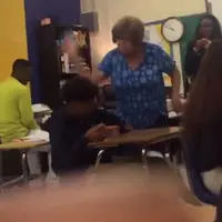 Seorang guru tega memukul kepala muridnya lima kali dengan sangat keras. Guru matematika tersebut lantas ditangkap. 