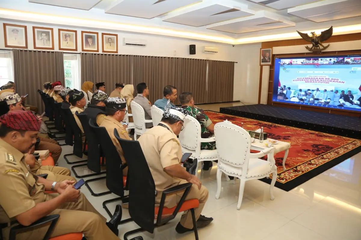 Forkopimda Banyuwangi ikuti peluncuran koperasi merah putih secara daring di Kantor Bupati Banyuwangi (Istimewa)