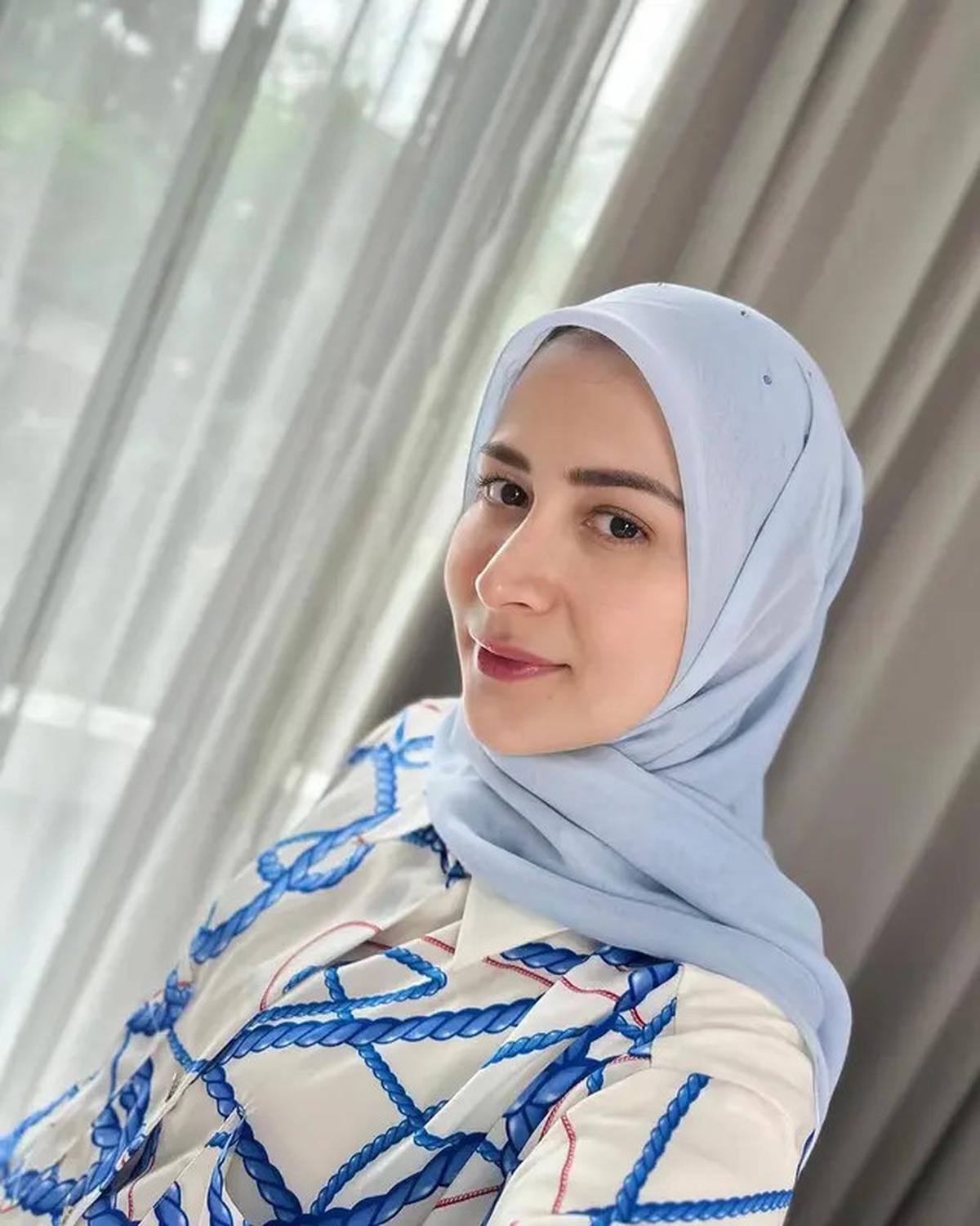 7 Potret Artis Berhijab Keturunan Pakistan, Punya Aura Perempuan Arab