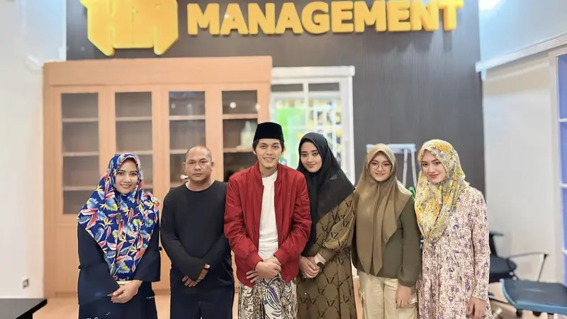 Potret Gus Iqdam dan istri mampir ke kantor Happy Asmara, sumber Instagram: @happy_asmara77