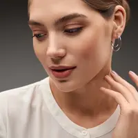 Ilustrasi Anting Hoop (credit: serhii_bobyk/freepik)