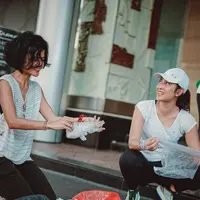 Aksi Rampok Plastik di Car Free Day Bareng Dian Sastrowardoyo