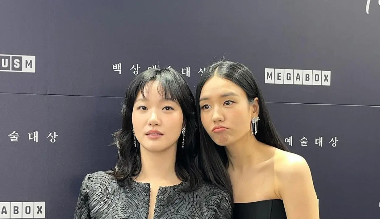 <p>Ahn Eun Jin dan Kim Go Eun adalah teman semasa sekolah. Siapa sangka keduanya punya kesempatan reuni di perhelatan Baeksang Arts 202(Foto: Instagram/ eunjin___a)</p>