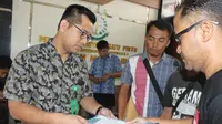 Gerakan Rakyat Menggugat (Geram) melaporkan adanya pungutan janggal jasa pelayanan Rp6 ribu RSUD dr R Soetijono Blora, Jawa Tengah, ke Kejaksaan Negeri (Kejari) Blora. (Liputan6.com/ Ahmad Adirin)