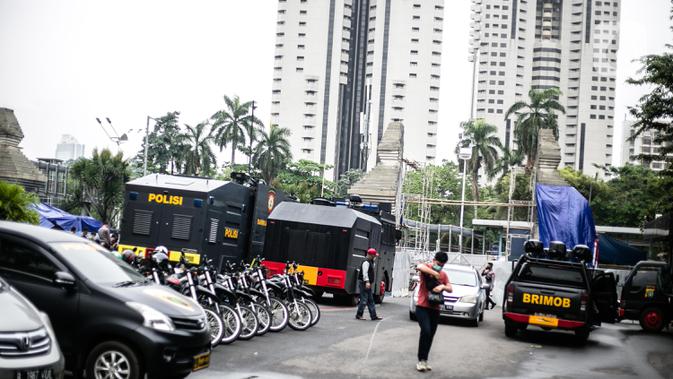 Polda Metro Jaya, Jakarta, Senin (7/12/2020).  Polda Metro Jaya mengagendakan pemeriksaan terhadap Habib Rizieq Shihab (HRS) hari ini. (Liputan6.com/Faizal Fanani)