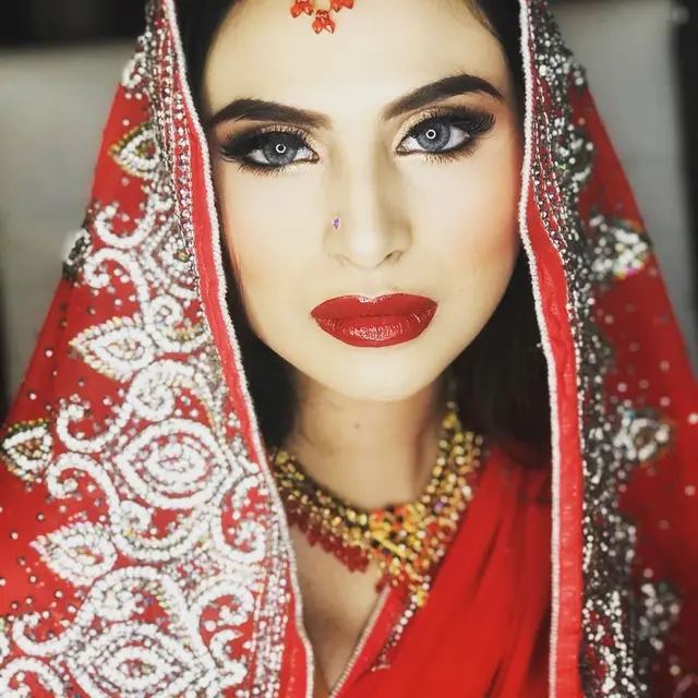 Asha Shara Pakai Kain Sari