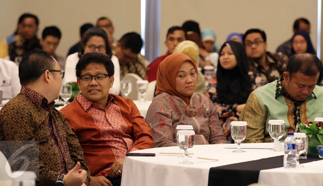 Ketua Umum Partai Kebangkitan Bangsa (PKB) Muhaimin Iskandar (Cak Imin) saat menghadiri acara diskusi PKB di Jakarta, Senin (23/1). Diskusi bertema "Om Toleran Om" membahas SARA, Radikalisme dan Prospek Ekonomi Indonesia 2017. (Liputan6.com/Johan Tallo)