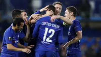 Para pemain Chelsea merayakan gol yang dicetak oleh Ruben Loftus-Cheek ke gawang BATE Borisov pada laga Liga Europa di Stadion  Stamford Bridge, Kamis (25/10/2018). Chelsea menang 3-1 BATE Borisov.(AP/Alastair Grant)