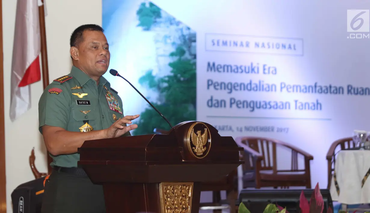 Panglima TNI Jendral Gatot Nurmantyo memberi sambutan saat Hari Tata Ruang Nasional 2017 di Jakarta, Selasa (14/11). Kementerian ATR/BPN mendorong pemanfaatan ruang melalui penerbitan sertifikat pendayagunaan tanah terlantar. (Liputan6.com/Angga Yuniar)