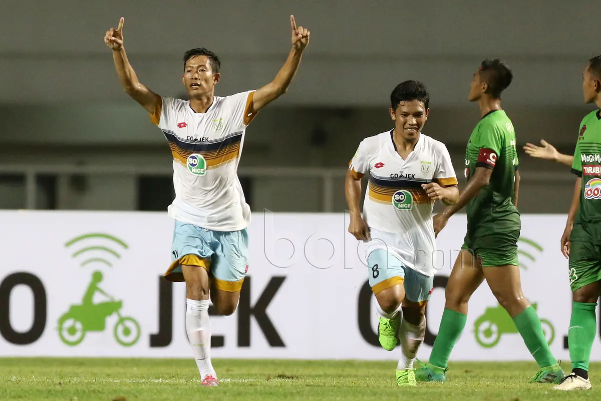 PS TNI vs Persela