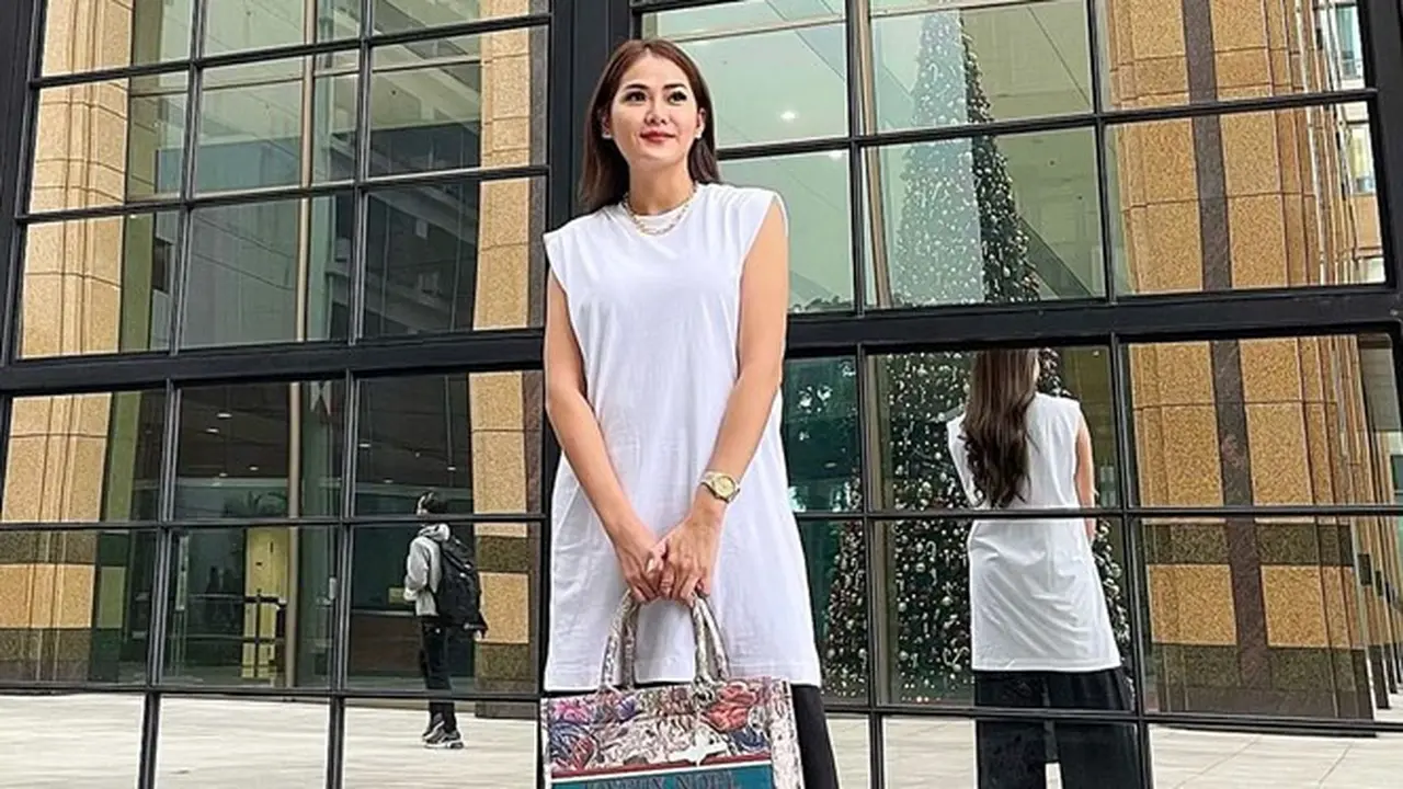 8 Potret Vegen Acni, Mantan Istri Pertama Vincent Raditya yang Curi Perhatian