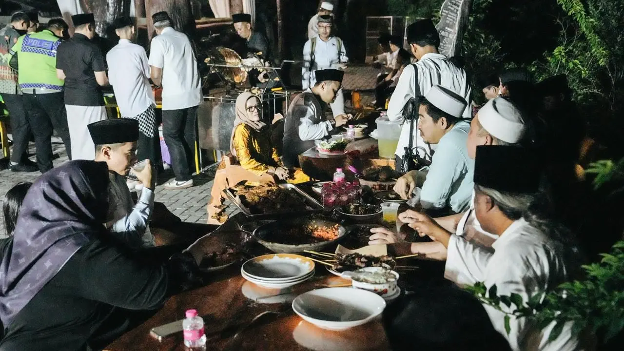 Ketua Umum DPP Partai Solidaritas Indonesia (PSI) Kaesang Pangarep melanjutkan rangkaian Safari Ramadan dengan mengunjungi Pondok Pesantren Minggir di Kabupaten Sleman, Daerah Istimewa Yogyakarta. (Istimewa)