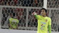 Kiper Borneo FC, M. Ridho, saat pertandingan melawan Persija Jakarta pada laga Liga 1 di SUGBK, Jakarta, Sabtu (14/4/2018). Persija menang 2-0 atas Borneo FC. (Bola.com/M Iqbal Ichsan)