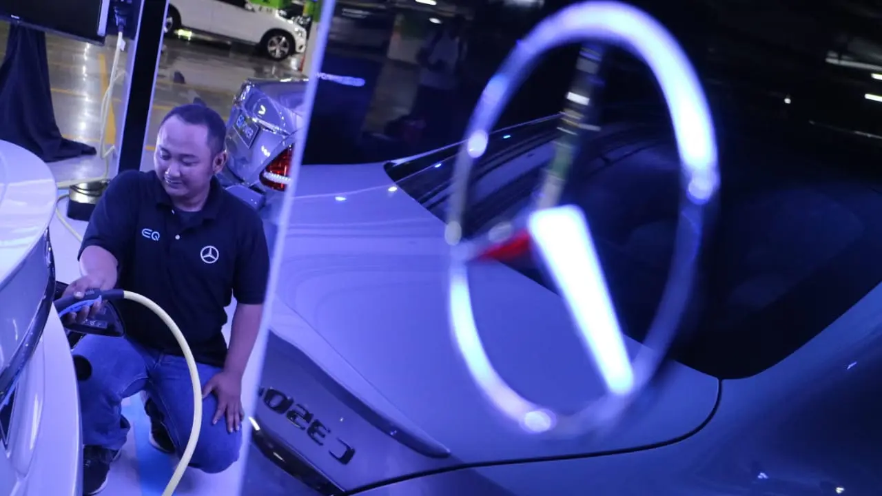 Mercedes-Benz Distributor Indonesia meresmikan fasilitas stasiun pengisian daya