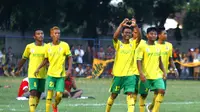 Perseta Tulungagung berhasil meraih kemenangan telak atas Persikoba Batu dengan skor 5-0. (Bola.com/Robby Firly)