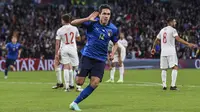 Federico Chiesa - Gelandang muda ini sukses membayar kepercayaan pelatih Roberto Mancini yang memasangnya sejak awal laga. Kontribusi terbesarnya adalah mencetak gol cantik di menit 60 yang membuat Italia unggul 1-0 atas Spanyol. (Foto:AP/Carl Recine)