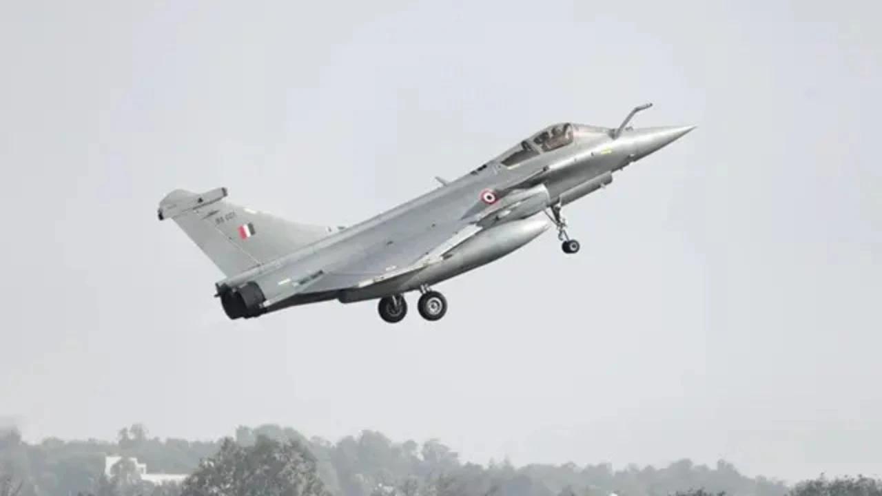 China Buka Suara Soal Jet Tempurnya Kunci Radar Tembakan ke F-15 Milik Jepang