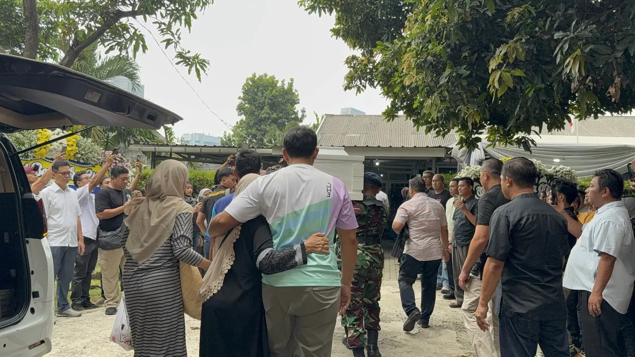 Jenazah Jenazah Marsma TNI Fajar Adrianto Tiba di Rumah Duka