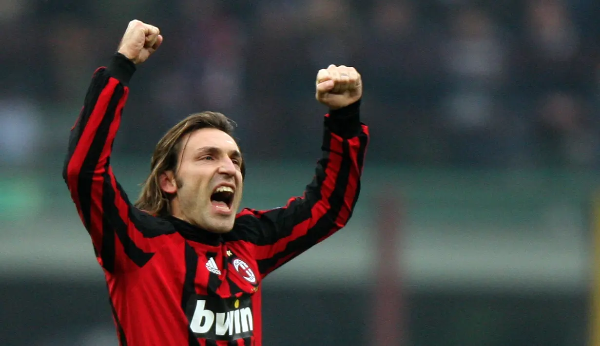 Andrea Pirlo - Pirlo menjadi pemain legenda AC Milan dan Juventus. Pirlo tampil apik saat membawa AC Milan meraih trofi Liga Champions 2017, ia yang memberikan assist untuk gol kemengan AC Milan. (AFP/Giuseppe Cacace)