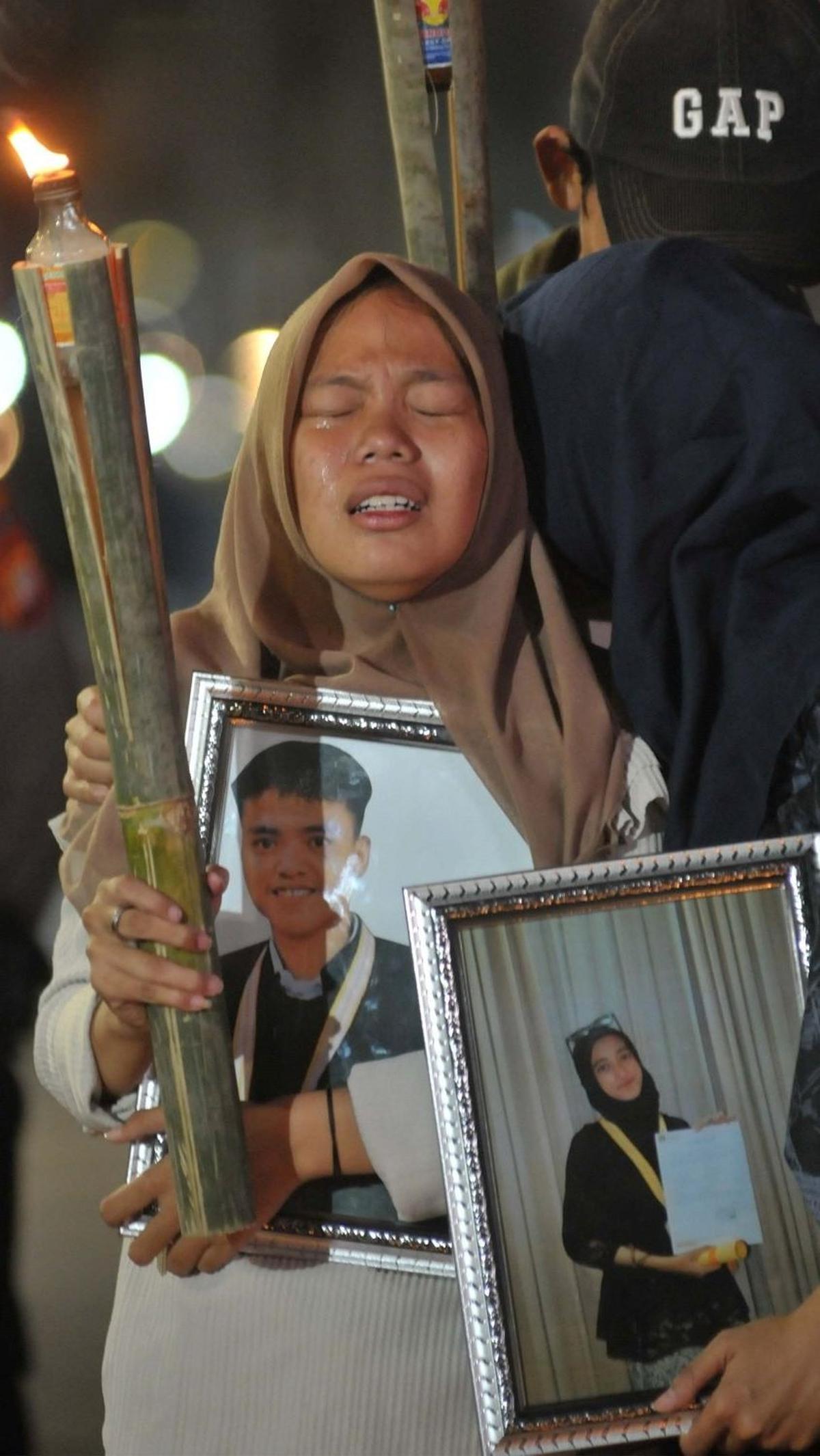 Aksi tersebut juga diwarnai isak tangis pelajar yang hadir. Foto: merdeka.com / Imam Buhori<br>