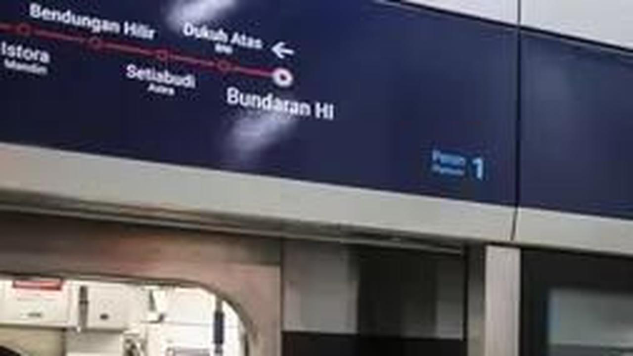 Viral Kisah Wanita Ambil Foto Random di MRT Tahun 2019, Akhirnya Plottwist