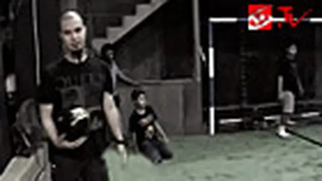 Dhani Bikin Lapangan Futsal di Rumah