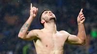 Pemain Inter Milan, Patrick Cutrone berselebrasi setelah mencetak gol ke gawang Inter Milan pada laga perempat final Coppa Italia di San Siro, Kamis (28/12). Patrick Cutron mencetak gol semata wayang di babak perpanjangan waktu. (AP/Antonio Calanni)