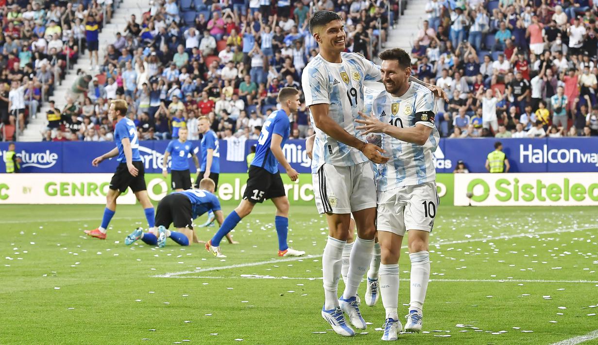 Tambahan lima gol kali ini juga membuat namanya naik ke posisi tiga daftar pencetak gol terbanyak internasional dengan 86 gol. Ia hanya kalah dari Ali Daei (109) dan Cristiano Ronaldo (117). (AP/Alvaro Barrientos)