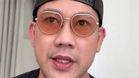 Denny Sumargo kena serangan balik dari sejumlah akun medsos. Mencermati kontennya, Sang Pebasket Sombong menduga akun-akun ini fanbase DJ Panda. (Foto: Dok. Instagram @sumargodenny)