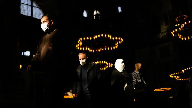 FOTO: Omicron Sumbang Lebih dari 10 Persen Kasus COVID-19 Baru di Turki