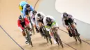 Pebalap Sepeda Indonesia, Dika Alif Dhentaka pada nomor keirin putra UCI Track Nations Cup 2023 di Jakarta International Velodrome, Rawamangun, Jakarta, Minggu (26/02/2023). (Bola.com/Bagaskara Lazuardi)