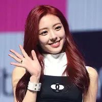 Ini alasan Yuna cocok jadi visual paling menawan di ITZY. (Allkpop)
