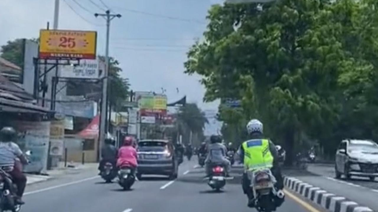 Ngebut Kejar Pengendara Motor untuk Ditilang, Polisi Ini Berujung Dapat Malu